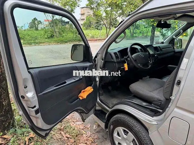 Toyota Hiace 2018 Dầu 100k km Bạc