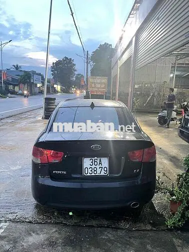 Cần tiền trả nợ nên bán Kia Forte 2012 MT