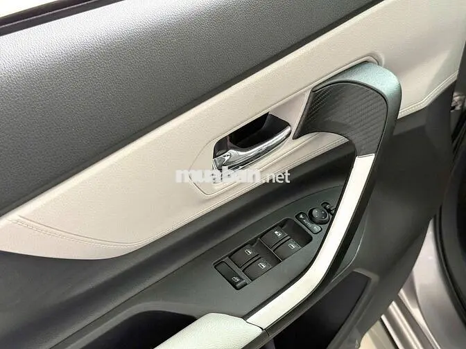Toyota Veloz Top 2024 Bạc tím 60.255 km