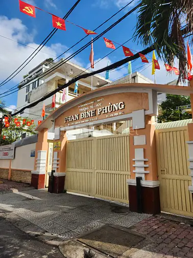 Bán nhà căn góc 2MT hẻm xe hơi 491/7 Nguyễn Đình Chiểu. DT 4m x 10m, 