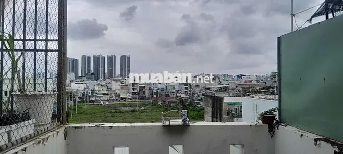 Cho thuê nhà Bùi Văn Ba, Tân Thuận, 4PN, hẻm nhựa 6,5m