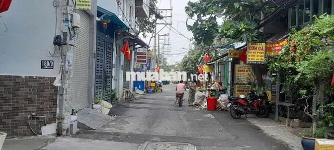 Cho thuê nhà Bùi Văn Ba, Tân Thuận, 4PN, hẻm nhựa 6,5m