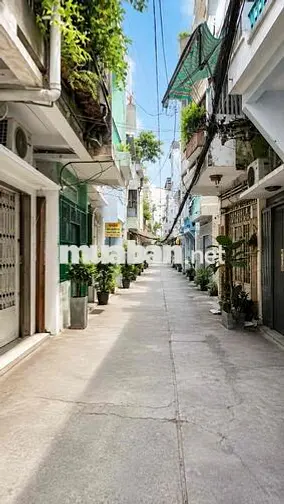 Quận 3 nhà 5 tầng hẻm 5m thông dt 3,2x1 2m giá 8,3 tỷ.