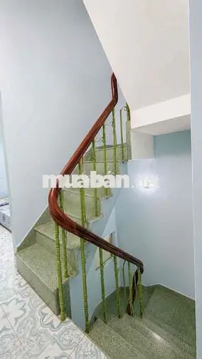 Quận 3 nhà 5 tầng hẻm 5m thông dt 3,2x1 2m giá 8,3 tỷ.