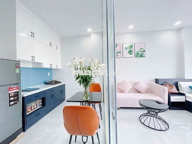 Căn hộ ban công 45m2, Full nội thất, đường Lý Chính Thắng Quận 3