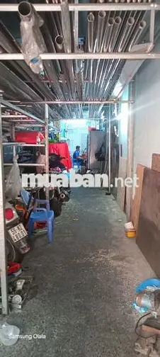 Nhà mặt tiền hồng lạc chuyên vải