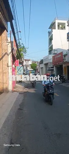 Nhà mặt tiền hồng lạc chuyên vải