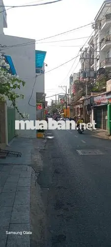 Nhà mặt tiền hồng lạc chuyên vải