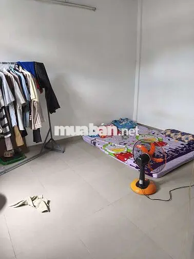 Phòng sạch đẹp rộng rãi mà fiá sinh viên