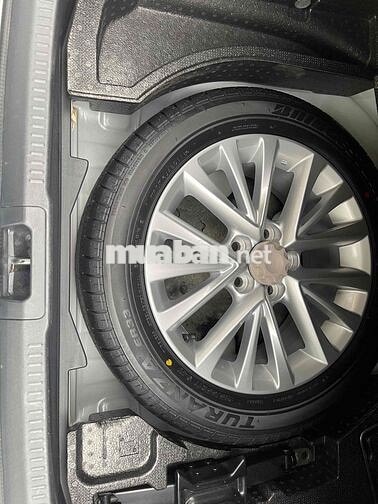 Toyota Camry 2.0E 2018 Trắng