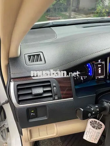 Toyota Camry 2.0E 2018 Trắng