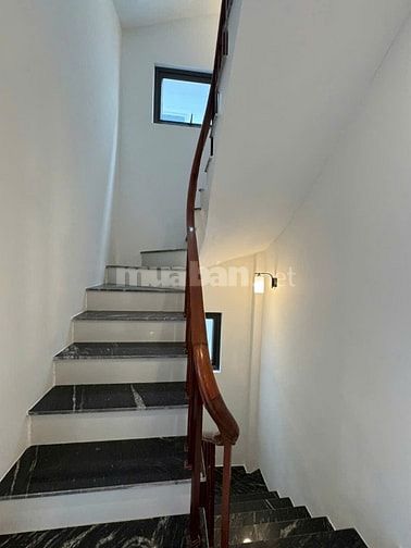🏡Hiếm, Chỉ 6 tỉ, Nhà mới 5 tầng, Ô tô đỗ cổng - Trung Tâm Long Biên