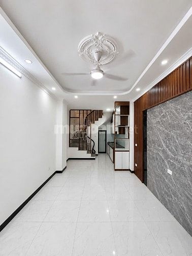 🏡Hiếm, Chỉ 6 tỉ, Nhà mới 5 tầng, Ô tô đỗ cổng - Trung Tâm Long Biên
