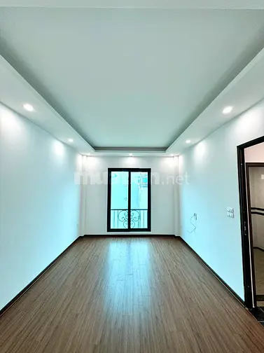 🏡Hiếm, Chỉ 6 tỉ, Nhà mới 5 tầng, Ô tô đỗ cổng - Trung Tâm Long Biên