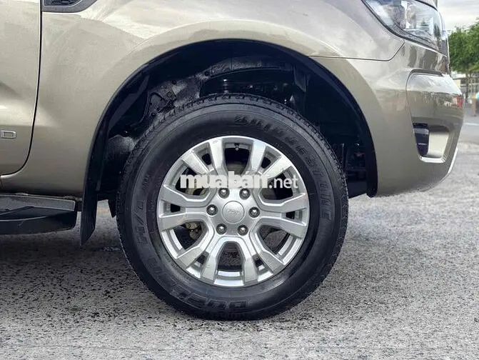 Ford Ranger XLT Limited 4x4 10AT xe 2021 xuất VAT