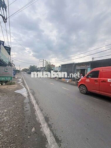 BÁN ĐẤT MẶT NGUYỄN THỊ NGÂU. SÁT ĐỖ  VĂN DẬY 