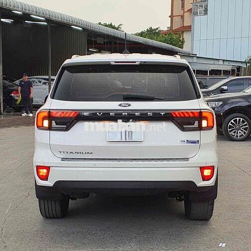 Ford Everest Titanium 2022 1 Cầu Trắng