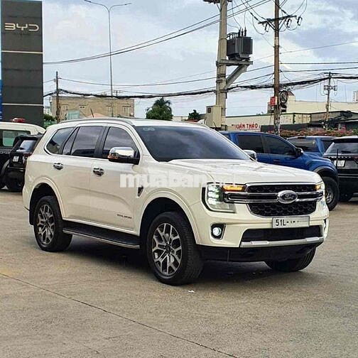 Ford Everest Titanium 2022 1 Cầu Trắng