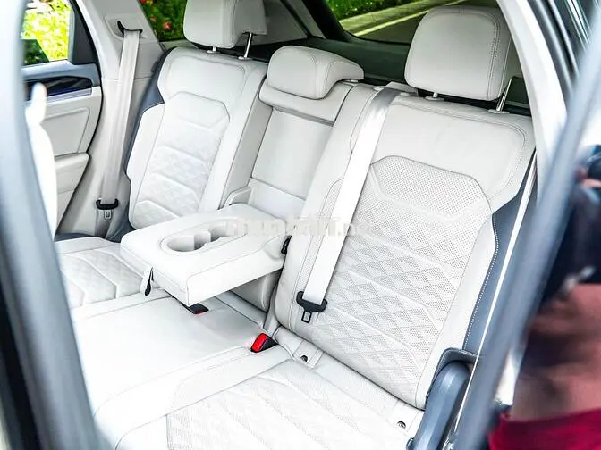 Volkswagen Touareg Luxury 2023 Đen 36.000km