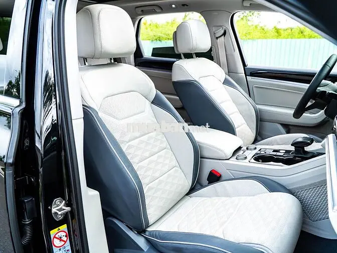 Volkswagen Touareg Luxury 2023 Đen 36.000km