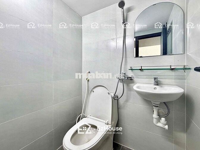 TRỐNG CĂN GÁC LỬNG FULL NTHAT CỬA SỔ TRỜI THOÁNG MÁT GẦN ĐH VĂN HIẾN
