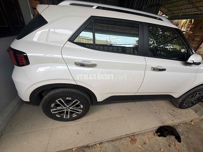 Hyundai Venue 2025 Trắng 14.000km Chính Chủ Mới