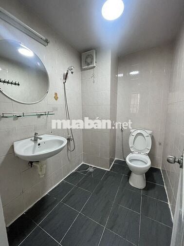 Chính chủ cho thuê nhà nguyên căn 3pn2wc máy lạnh, máy giặt, quạt trần