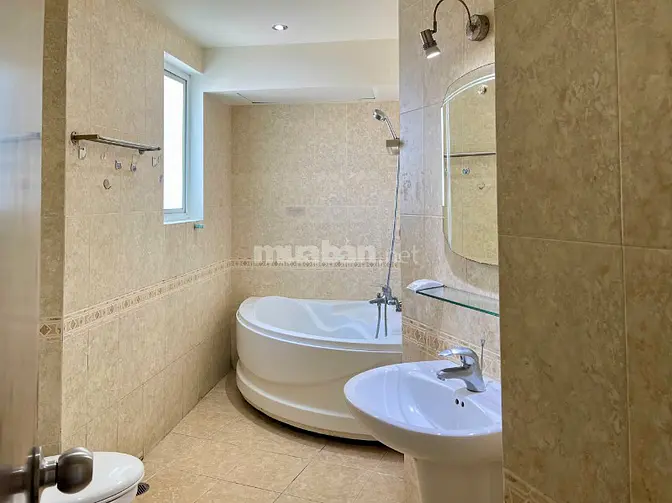 Bán Gấp Căn Góc Hùng Vương Plaza Q5 - 126m² (3PN, 3WC) - Sổ Hồng Riêng