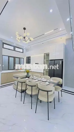 Bán Nhà xây mới 1 trệt 2 lầu , thiết kế hiện đại , gần bến xe Cần Thơ