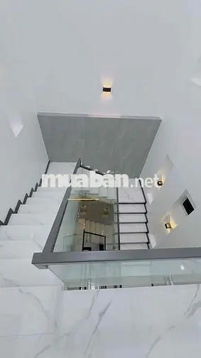 Bán Nhà xây mới 1 trệt 2 lầu , thiết kế hiện đại , gần bến xe Cần Thơ