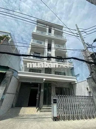 Kiot hẻm lớn - xe di chuyển đông đúc
