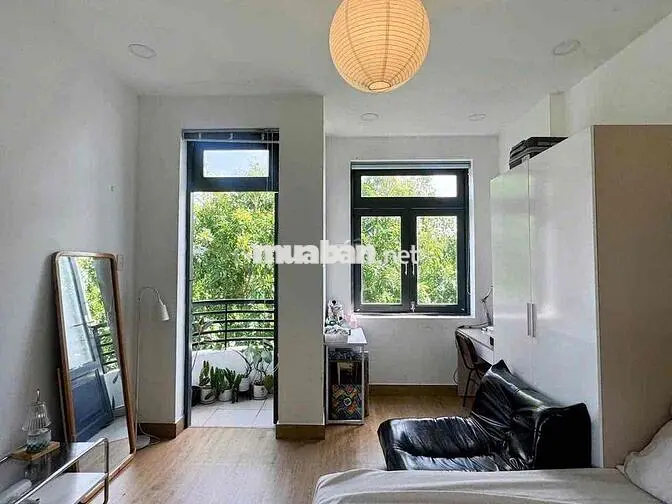CHO THUÊ CHDV 1PN 35m2 - BAN CÔNG THOÁNG NGAY VÒNG XOAY DÂN CHỦ