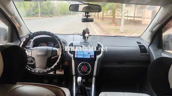 Isuzu D-Max Đỏ Số sàn 5 chỗ