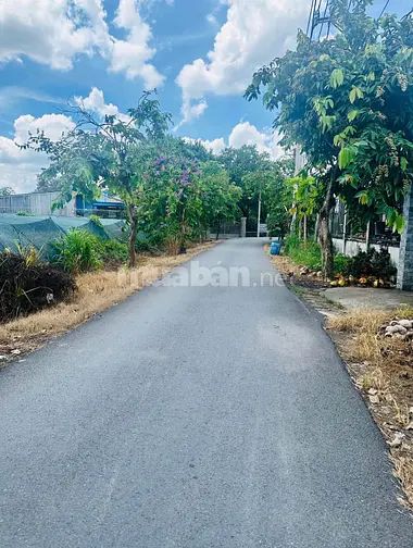 Chủ ngộp cần bán lô đất vườn 2364m2 có 300m thổ cư xã Tân Phú Trung