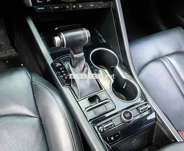 Kia K5 Luxury Đen 38.000km