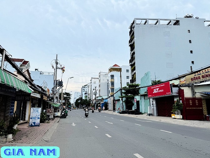 BÁN NHÀ MẶT TIỀN KINH DOANH : 30 NGUYỄN XÍ - P. 26 - Q. BÌNH THẠNH HCM