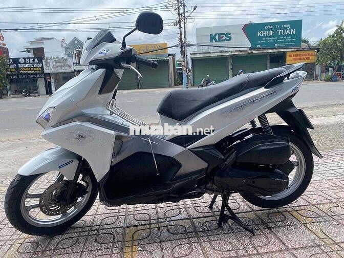 Honda Air Blade Trắng Xăng