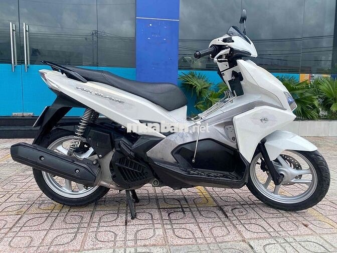 Honda Air Blade Trắng Xăng