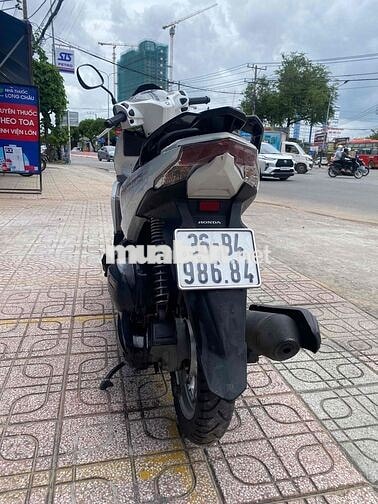Honda Air Blade Trắng Xăng