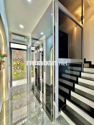 ☘️NHÀ XÂY MỚI 100%  - THANG MÁY KÍNH 450kg - FULL Nội Thất CAO CẤP