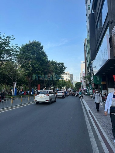 Bán nhà Mặt tiền Hai Bà Trưng (đối diện công viên Lê Văn Tám)