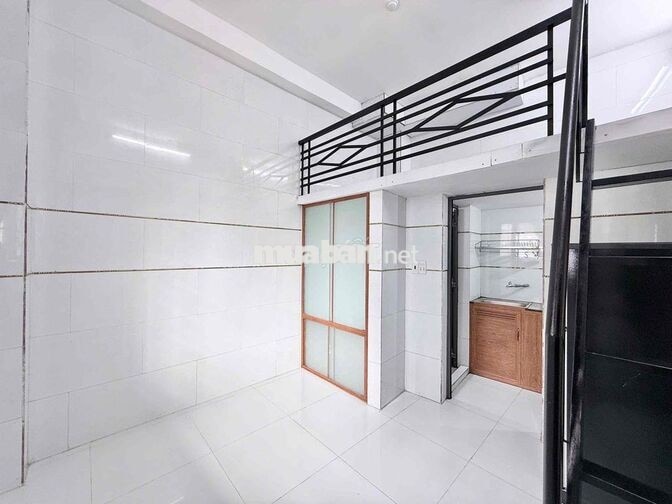 PHÒNG GÁC CAO GIÁ RẺ BAN CÔNG NGAY SÂN BAY , CÔNG VIÊN GIA ĐỊNH