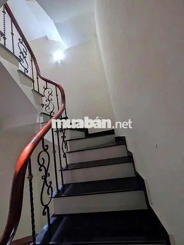 CHO THUÊ NHÀ NGUYÊN CĂN TẠI NGỌC THỤY 3PN- Ô TÔ ĐỖ GẦN NỘI THẤT ĐẦY ĐỦ