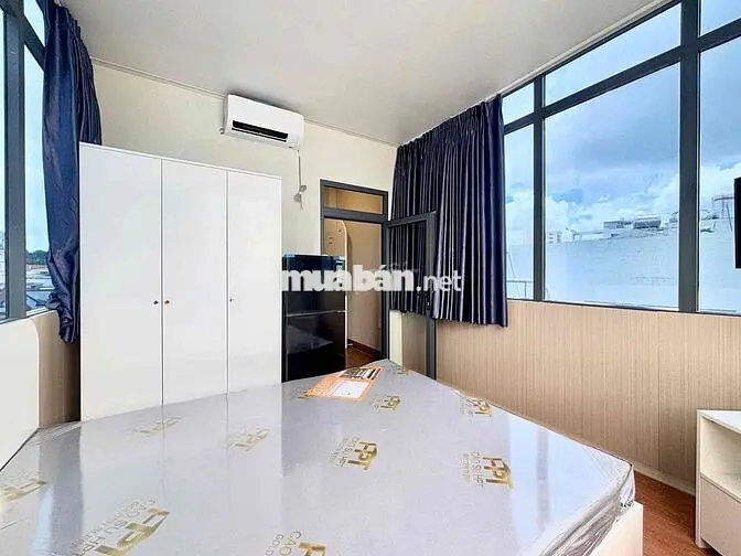 Căn Hộ View Kính Tách Bếp Có Thang Máy FullNT Cao Cấp Giáp Quận 1