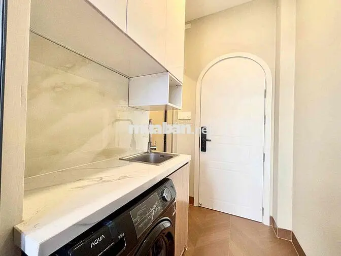 Căn Hộ View Kính Tách Bếp Có Thang Máy FullNT Cao Cấp Giáp Quận 1