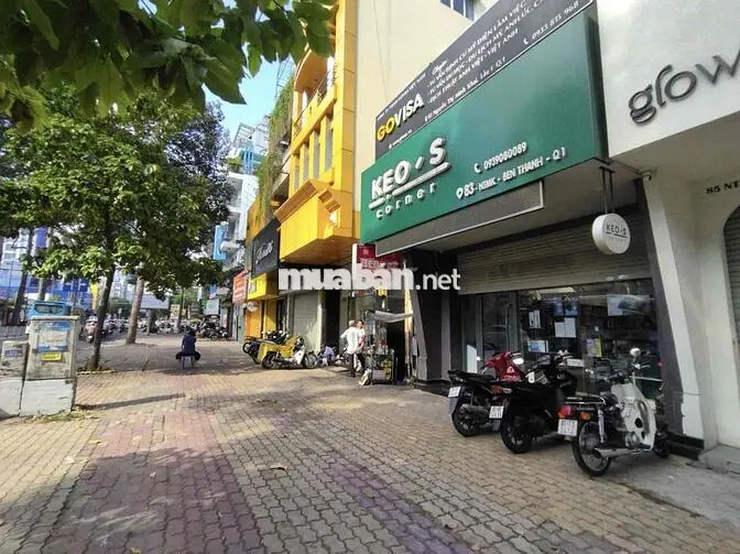 Cho thuê MB kd, lầu 1, MT đường NTMK, Q1.,lối đi riêng...gần Tao Đàn