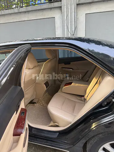Bán xe Toyota Camry 2.0E sx 2014, màu đen, đi 10 van km