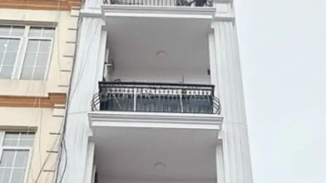 BÁN TÒA NHÀ 10 TẦNG MẶT PHỐ 71 HÀNG THAN- DT 90m2, thang máy thang bộ