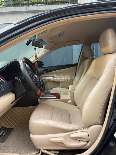Bán xe Toyota Camry 2.0E sx 2014, màu đen, đi 10 van km