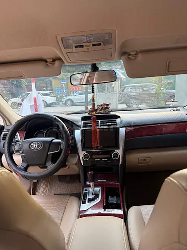 Bán xe Toyota Camry 2.0E sx 2014, màu đen, đi 10 van km